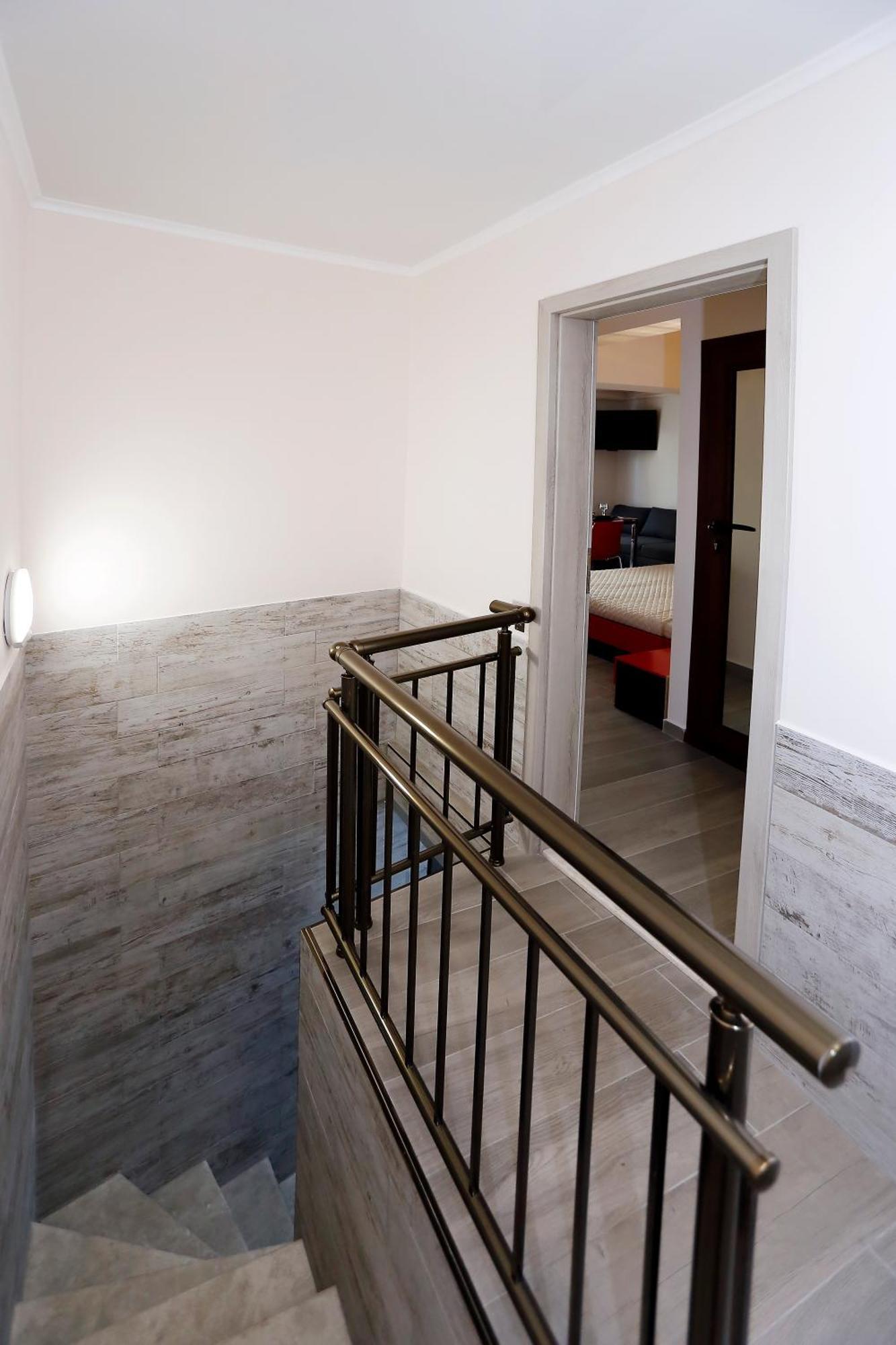 Deluxe 2 Studios City Center Burgas Bilik gambar